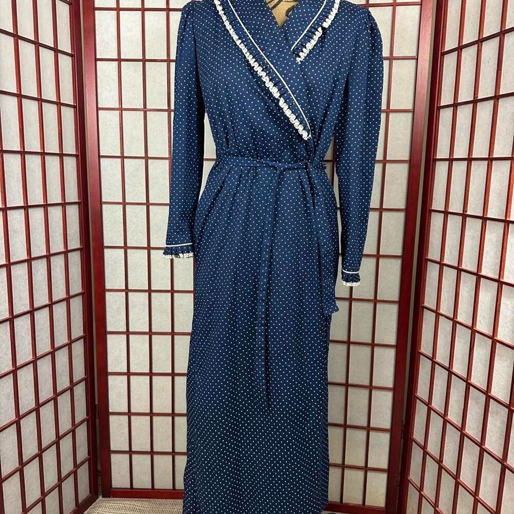 Vintage 70s Evelyn Pearson Blue White Polka Dot Long Robe Housecoat